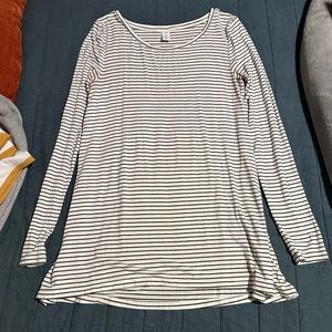 Like New SUPER SOFT black and white striped long sleeve